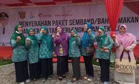 Kegiatan pro bebaya TA 2022 dan penyerahan Paket Sembako serta peralatan sekolah oleh bapak Walikota H. Andi Harun